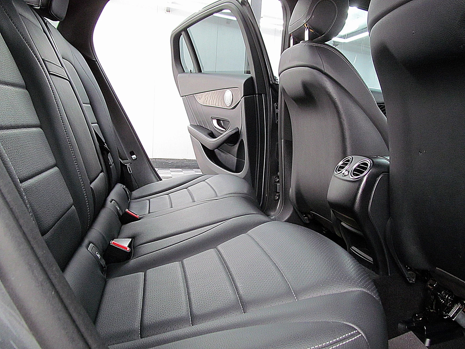 Mercedes-Benz GLC 220 KUPE/AMG/KeylessGo/4-Matic/KAMERA/СОБСТВЕН ЛИЗИНГ - изображение 9