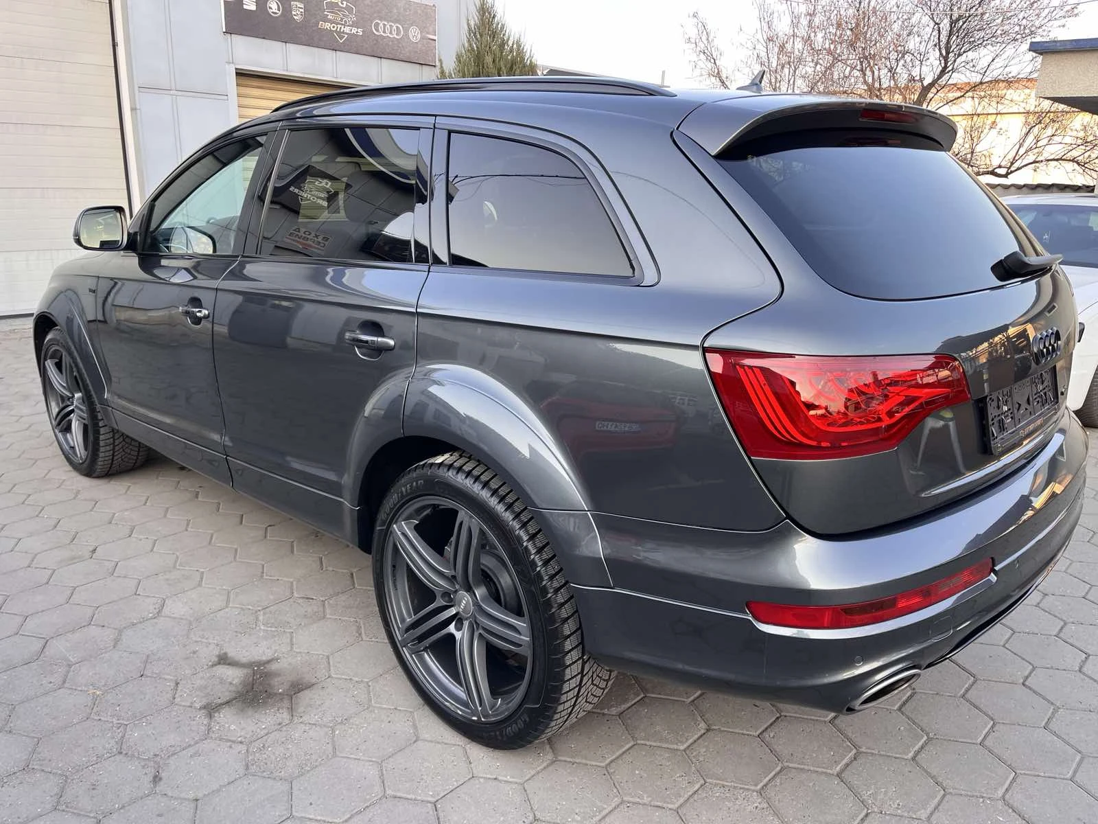 Audi Q7 W12/3.0d/8g/FULL PACKET/ПАНО+ КАМЕРА+ 7 места, снимка 5 - Автомобили и джипове - 53864110
