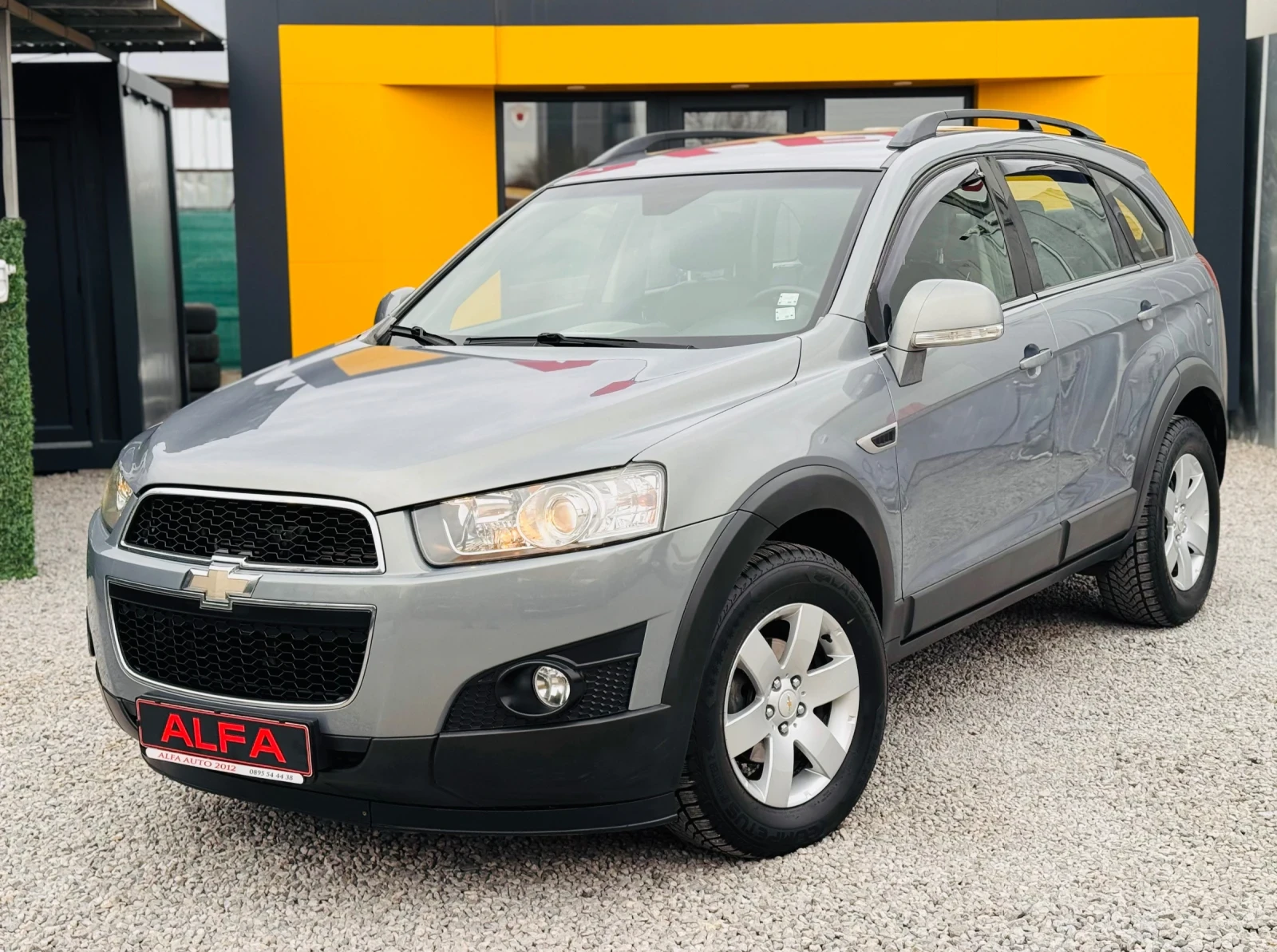 Chevrolet Captiva 2.2d/ТЕМПОМАТ/НАПЪЛНО ОБСЛУЖЕНА/ТОП КОЛА///, снимка 3 - Автомобили и джипове - 53903112