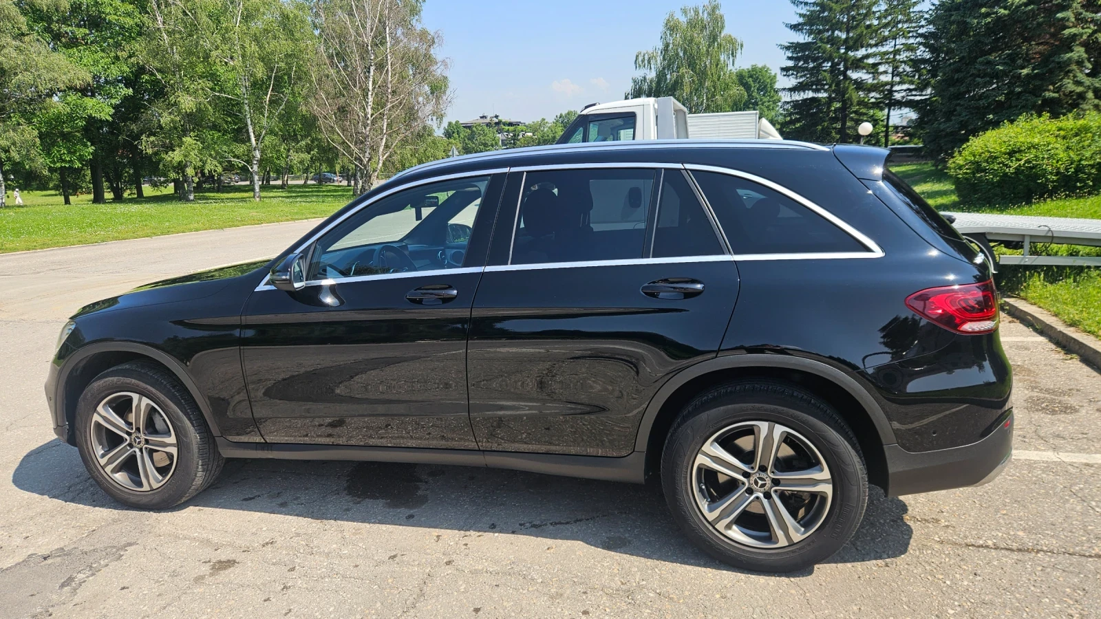 Mercedes-Benz GLC 220 4 matic Перфектна, снимка 4 - Автомобили и джипове - 53955176