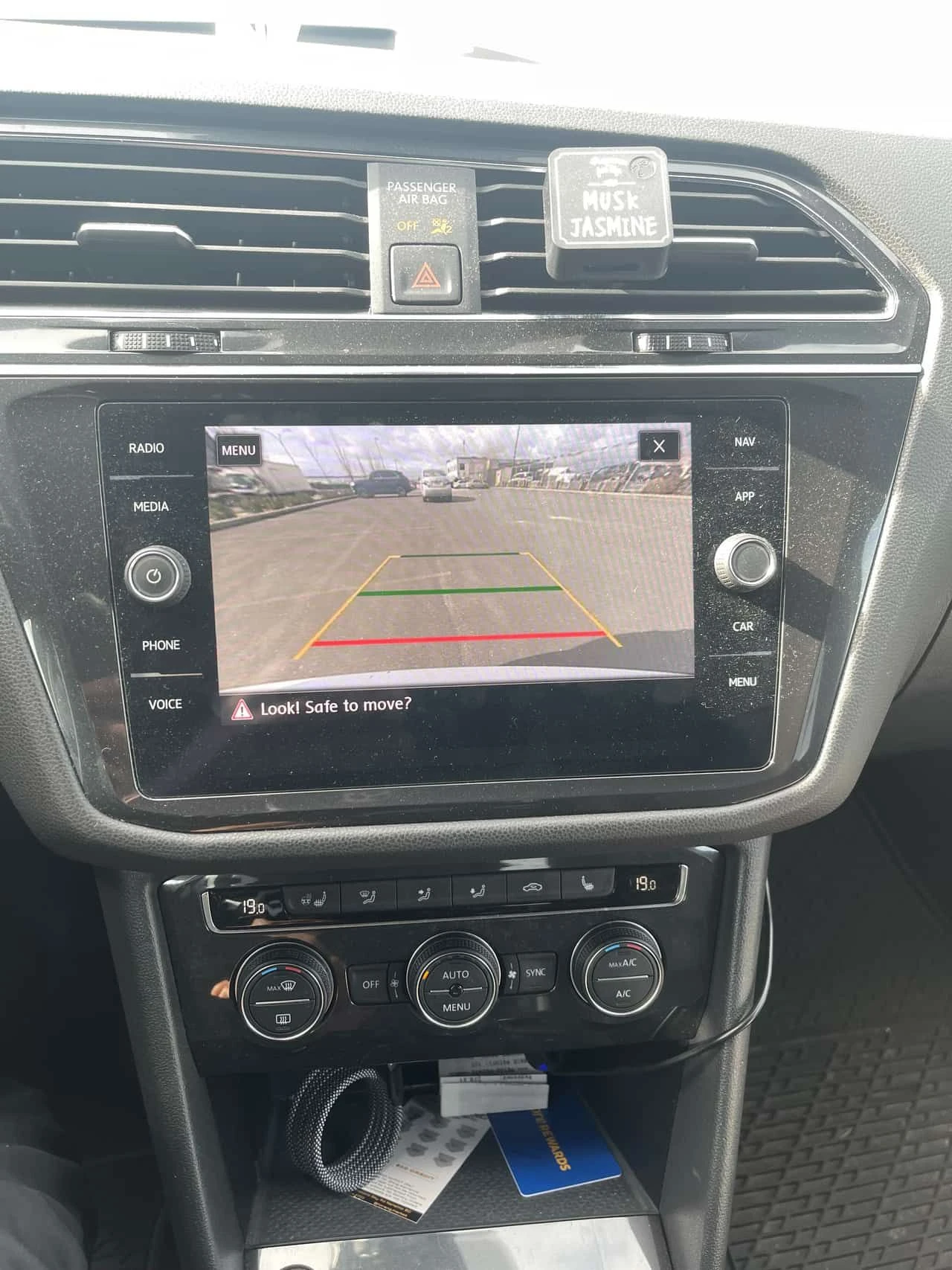 VW Tiguan * Highline * PANO* KEYLESS* ПОДГРЕВ* , снимка 9 - Автомобили и джипове - 54061087