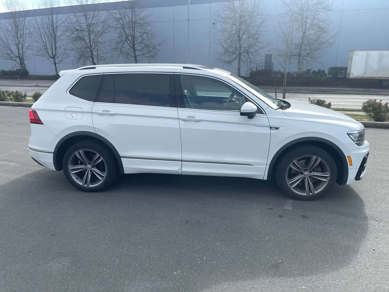 VW Tiguan * Highline * PANO* KEYLESS* ПОДГРЕВ* , снимка 3 - Автомобили и джипове - 54061087