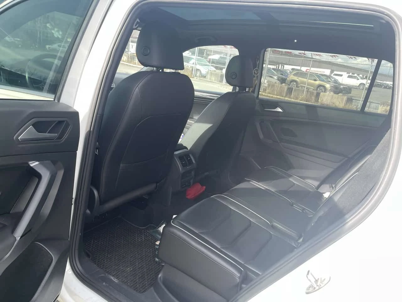 VW Tiguan * Highline * PANO* KEYLESS* ПОДГРЕВ* , снимка 15 - Автомобили и джипове - 54061087