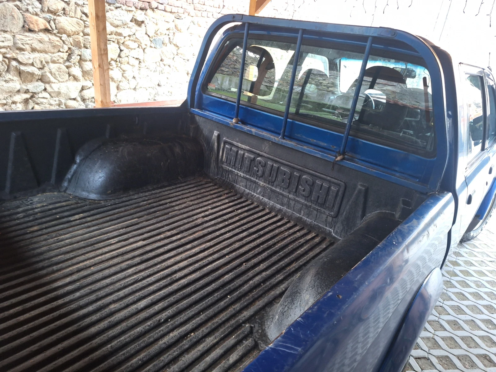 Mitsubishi L200 Мотора е за ремонт, снимка 4 - Автомобили и джипове - 54161135