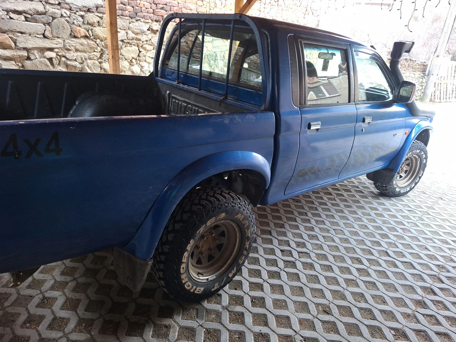 Mitsubishi L200 Мотора е за ремонт, снимка 5 - Автомобили и джипове - 54161135