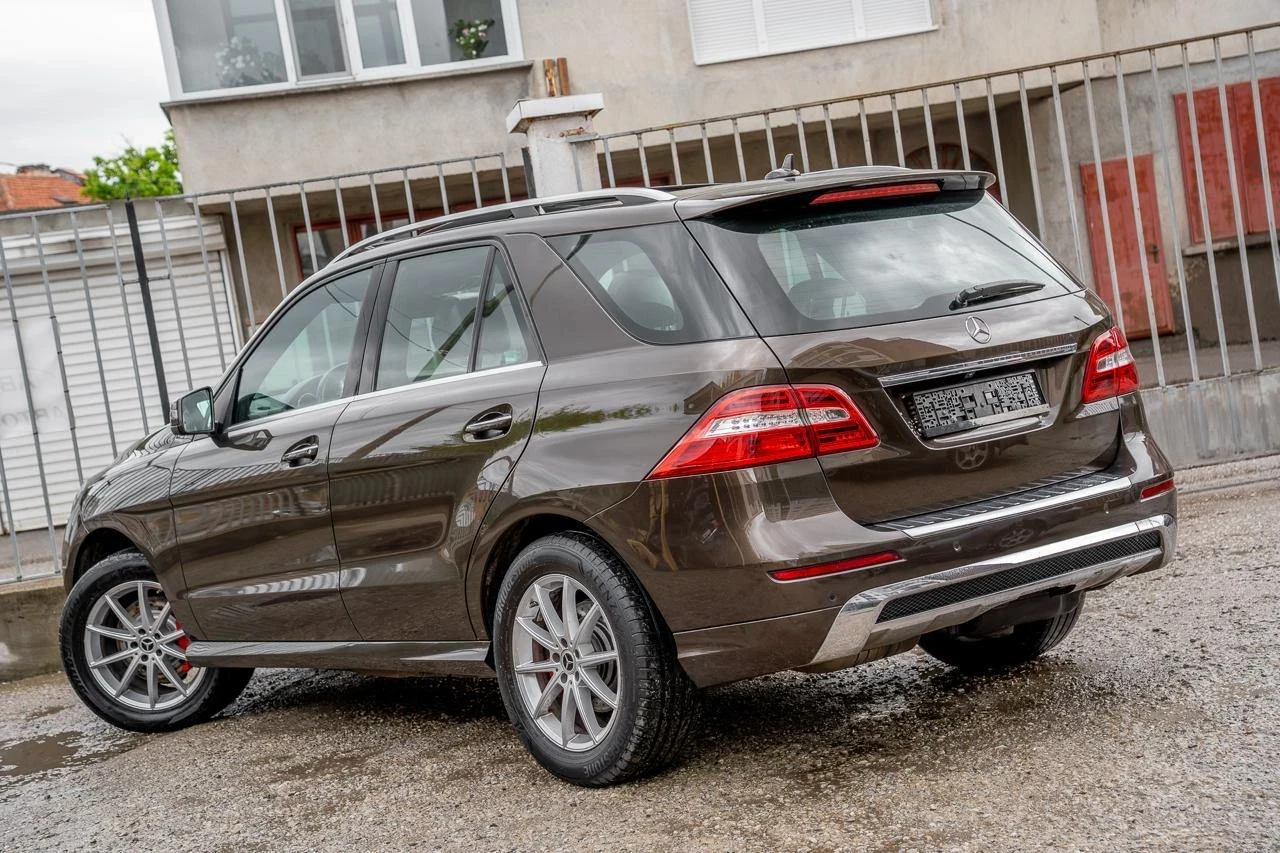 Mercedes-Benz ML 350 BlueTEC-AMG-DESIGNO Edition1-PANO-DISTR-FULL-TOP, снимка 5 - Автомобили и джипове - 54662179