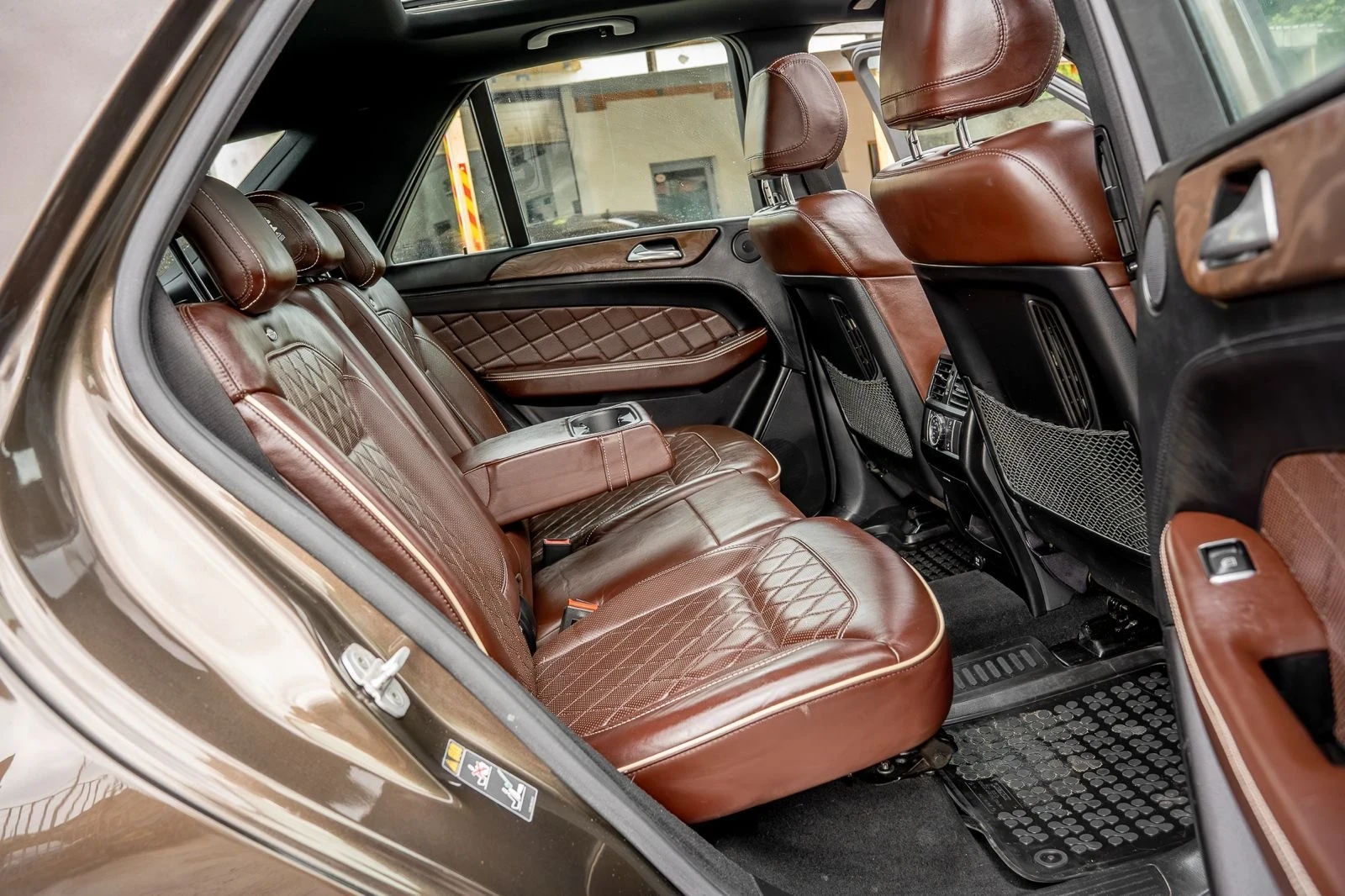 Mercedes-Benz ML 350 BlueTEC-AMG-DESIGNO Edition1-PANO-DISTR-FULL-TOP, снимка 17 - Автомобили и джипове - 54662179