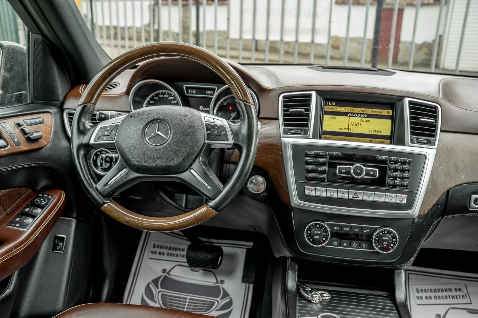 Mercedes-Benz ML 350 BlueTEC-AMG-DESIGNO Edition1-PANO-DISTR-FULL-TOP, снимка 12 - Автомобили и джипове - 54662179