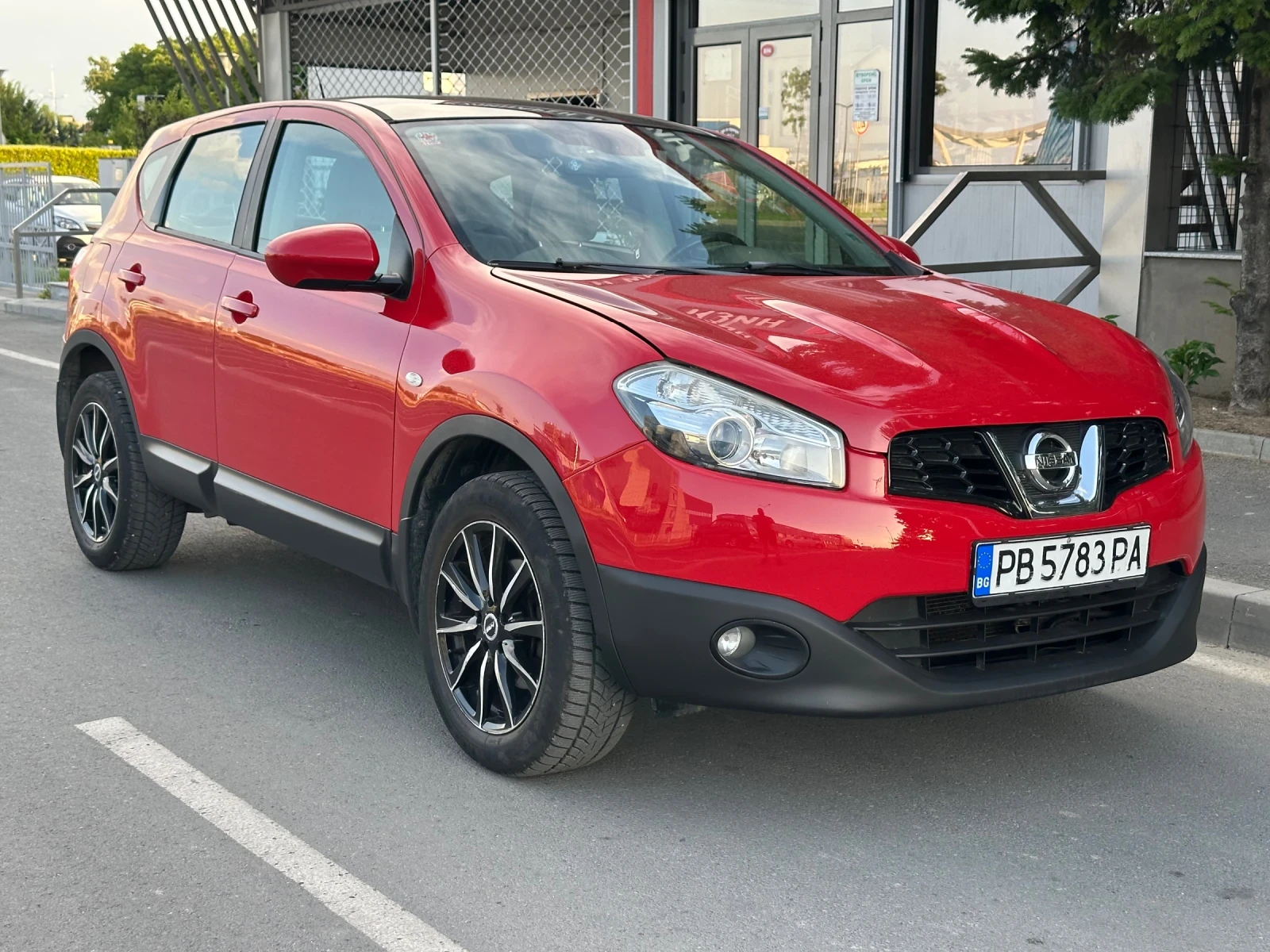 Nissan Qashqai Бензин Автоматик Фейслифт 143хКм Един Собственик, снимка 3 - Автомобили и джипове - 55093152