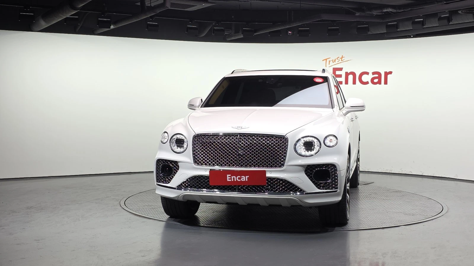 Bentley Bentayga 4.0 V8* ЛЮК* ОБДУХВАНЕ* МАСАЖ* HUD* 360* КРАЙНА ЦЕ, снимка 3 - Автомобили и джипове - 55336478