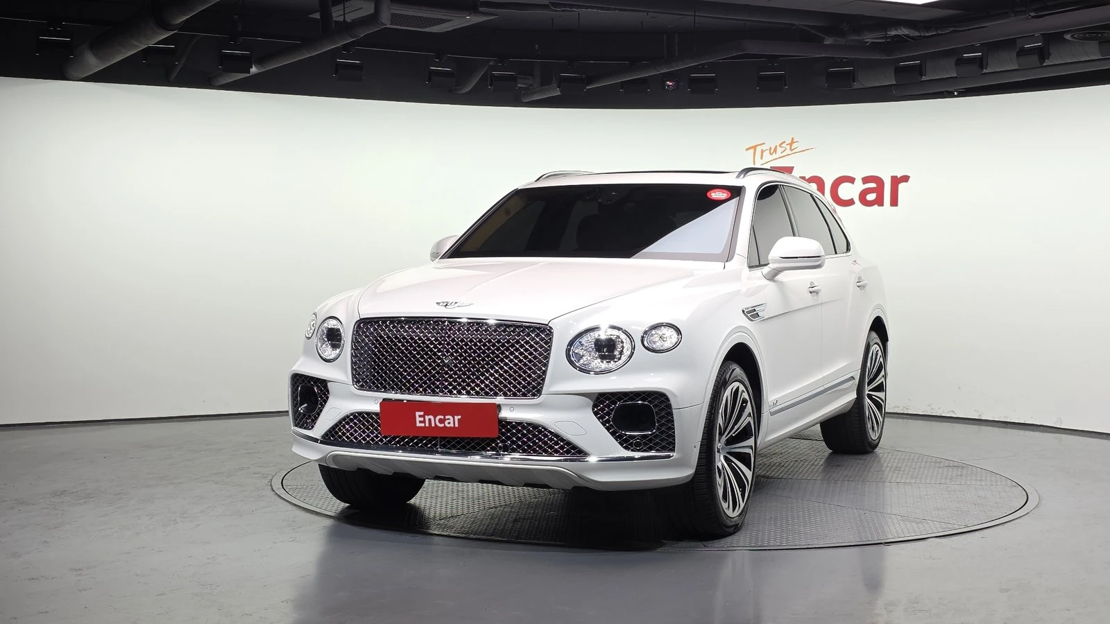 Bentley Bentayga 4.0 V8* ЛЮК* ОБДУХВАНЕ* МАСАЖ* HUD* 360* КРАЙНА ЦЕ