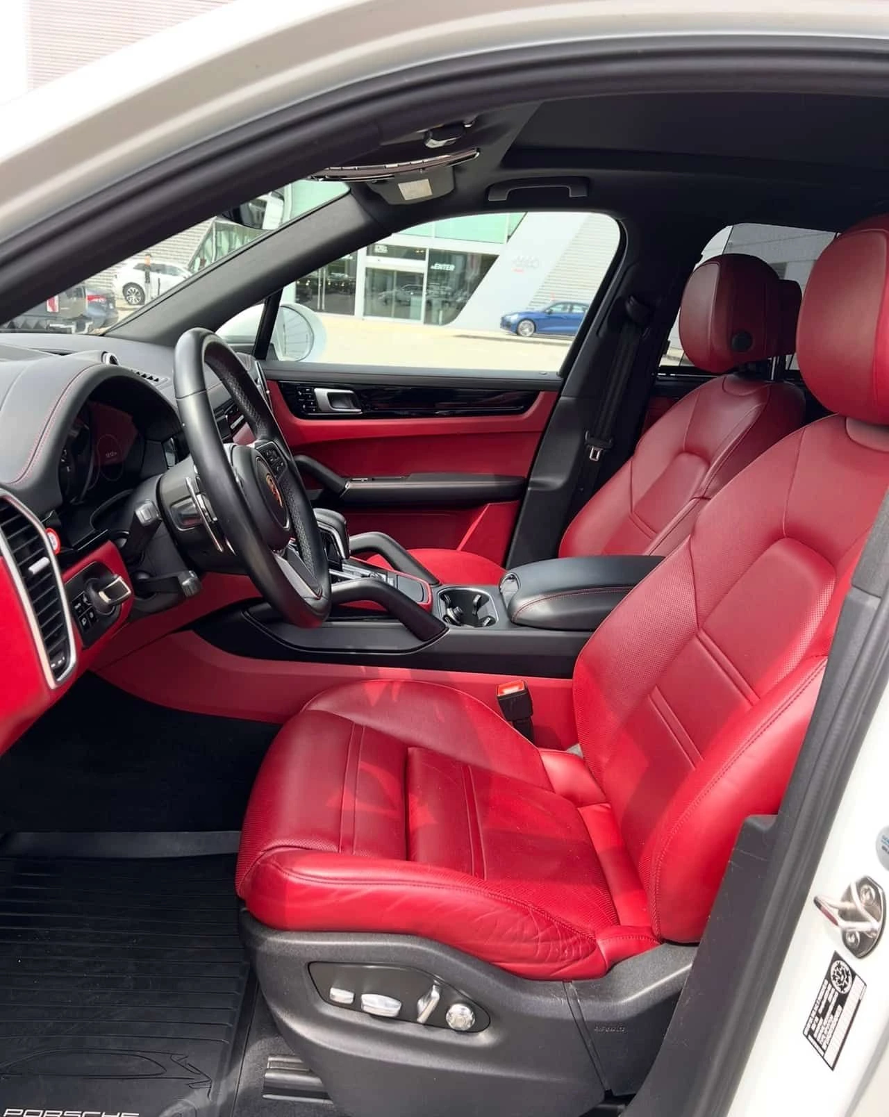 Porsche Cayenne MATRIX / BOSE / CAMERA / CARFAX / АВТОКРЕДИТ , снимка 5 - Автомобили и джипове - 55613864