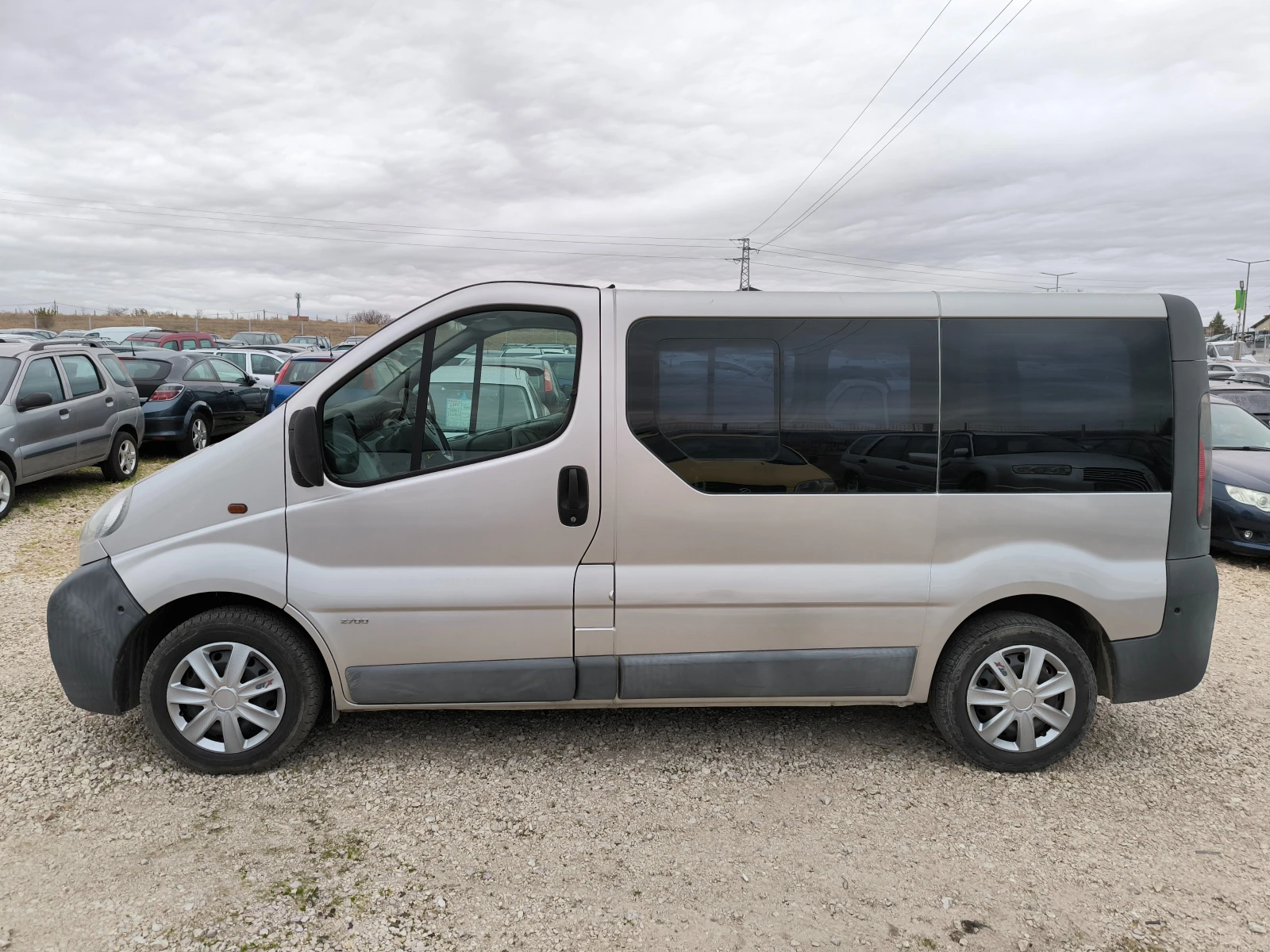 Opel Vivaro 2.5TD - изображение 6