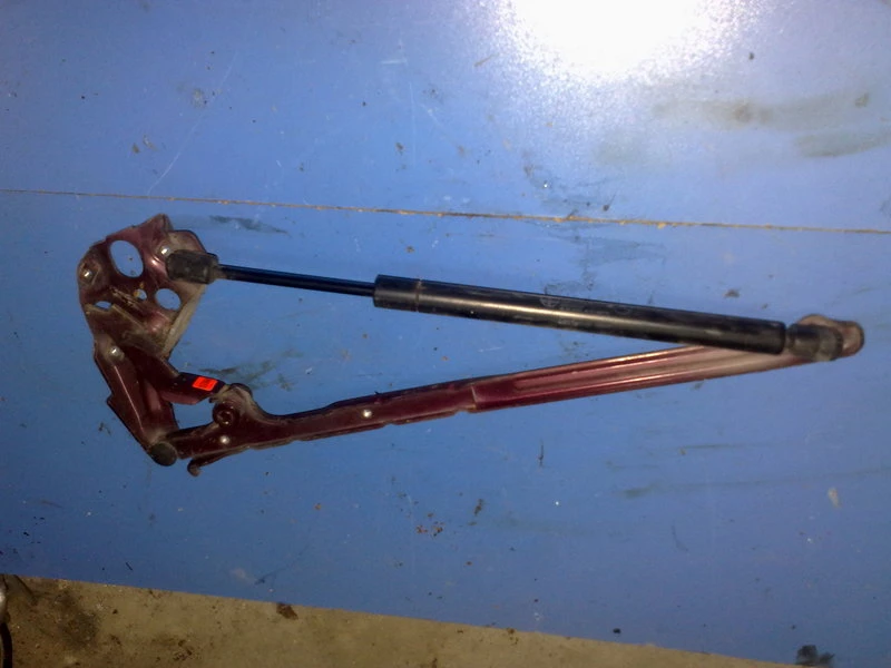 Дясна панта преден капак за Мерцедес Е-класа 98г.