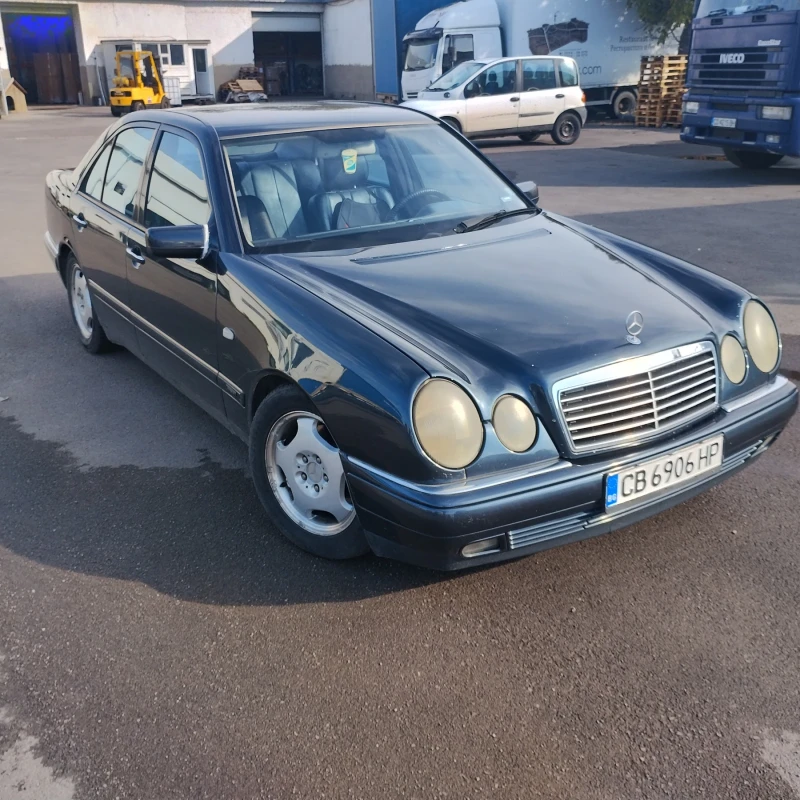 Mercedes-Benz E 300, снимка 2 - Автомобили и джипове - 47300972