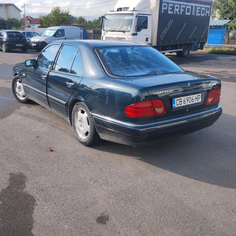 Mercedes-Benz E 300, снимка 4 - Автомобили и джипове - 47300972