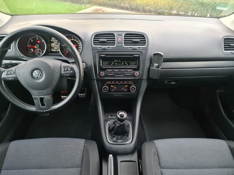 VW Golf 1.6 diesel 105кс. STILE, снимка 12 - Автомобили и джипове - 47819152