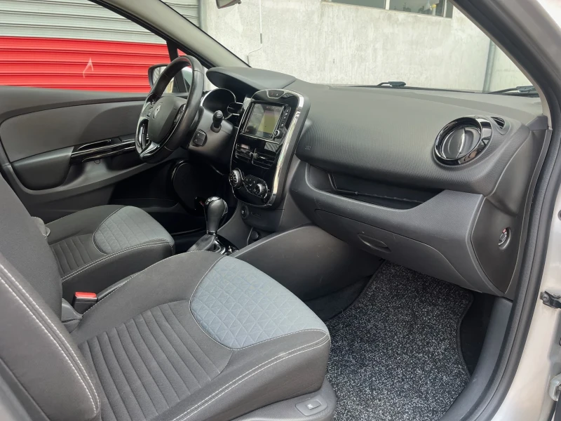 Renault Clio 1.2i automatic, снимка 9 - Автомобили и джипове - 47986888