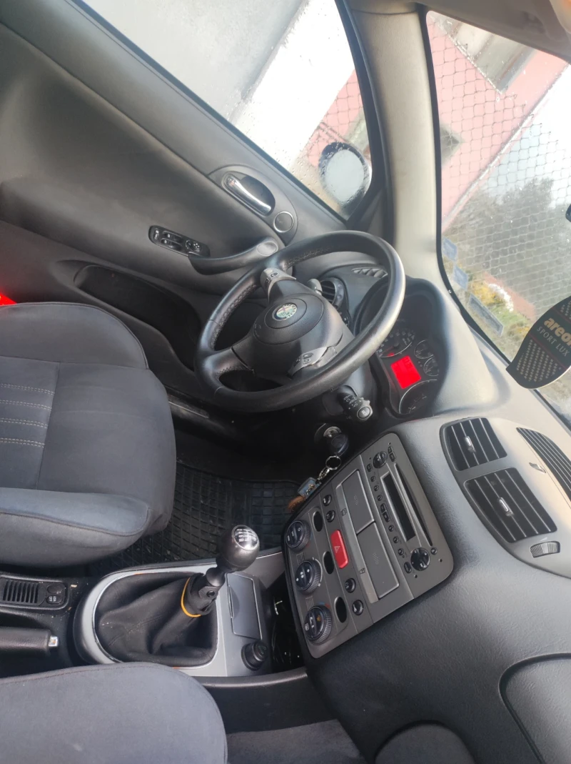 Alfa Romeo 147 1.9jtdm, снимка 4 - Автомобили и джипове - 48287709