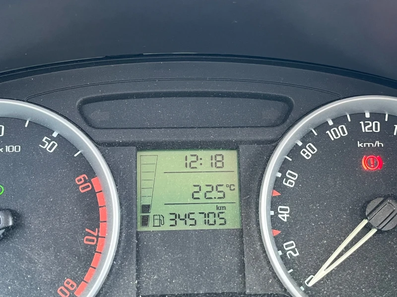 Skoda Fabia, снимка 6 - Автомобили и джипове - 51948006