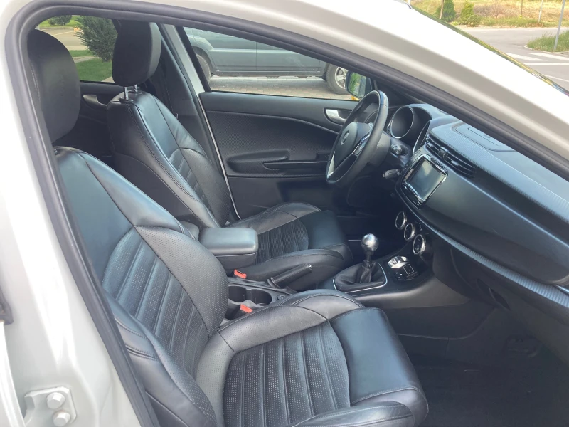 Alfa Romeo Giulietta Carbon , снимка 10 - Автомобили и джипове - 51369889