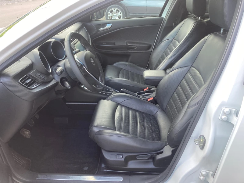 Alfa Romeo Giulietta Carbon , снимка 9 - Автомобили и джипове - 51369889