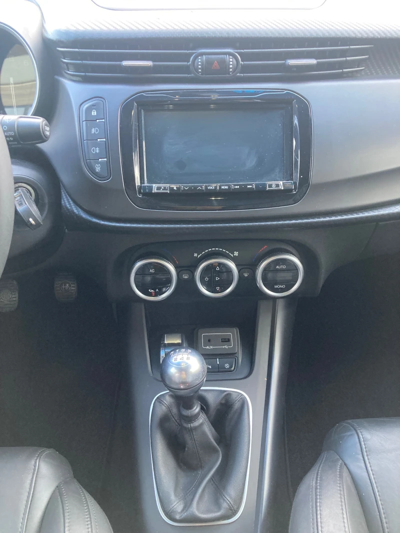 Alfa Romeo Giulietta Carbon , снимка 12 - Автомобили и джипове - 51369889