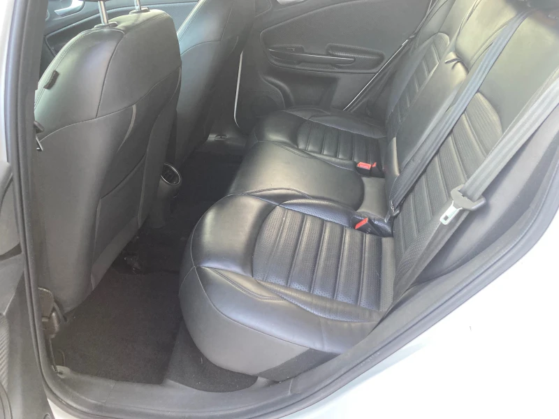 Alfa Romeo Giulietta Carbon , снимка 11 - Автомобили и джипове - 51369889