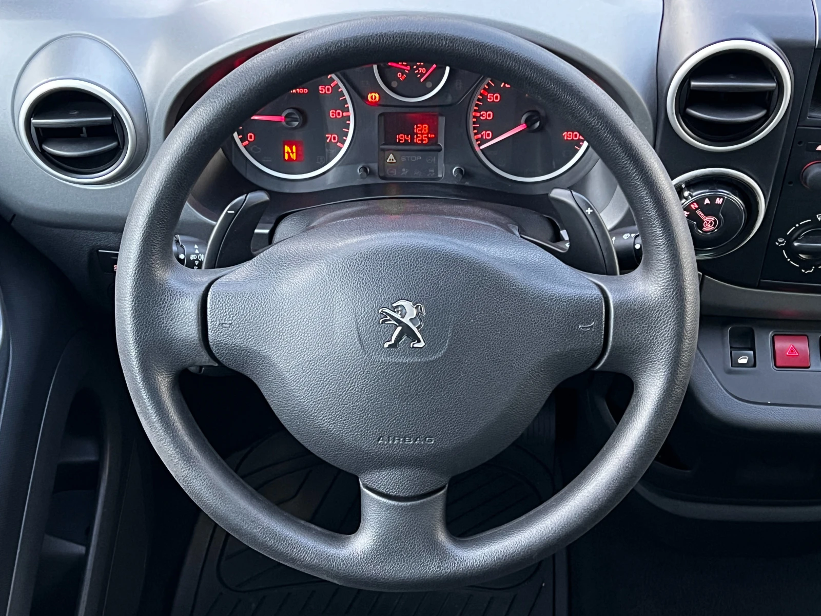 Peugeot Partner Tepee 1.6BlueHDi Автоматик - изображение 8