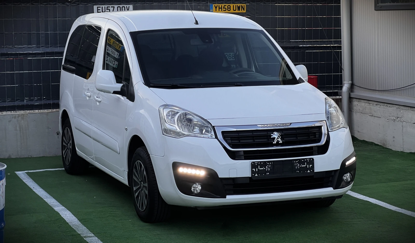 Peugeot Partner Tepee 1.6BlueHDi Автоматик - изображение 3