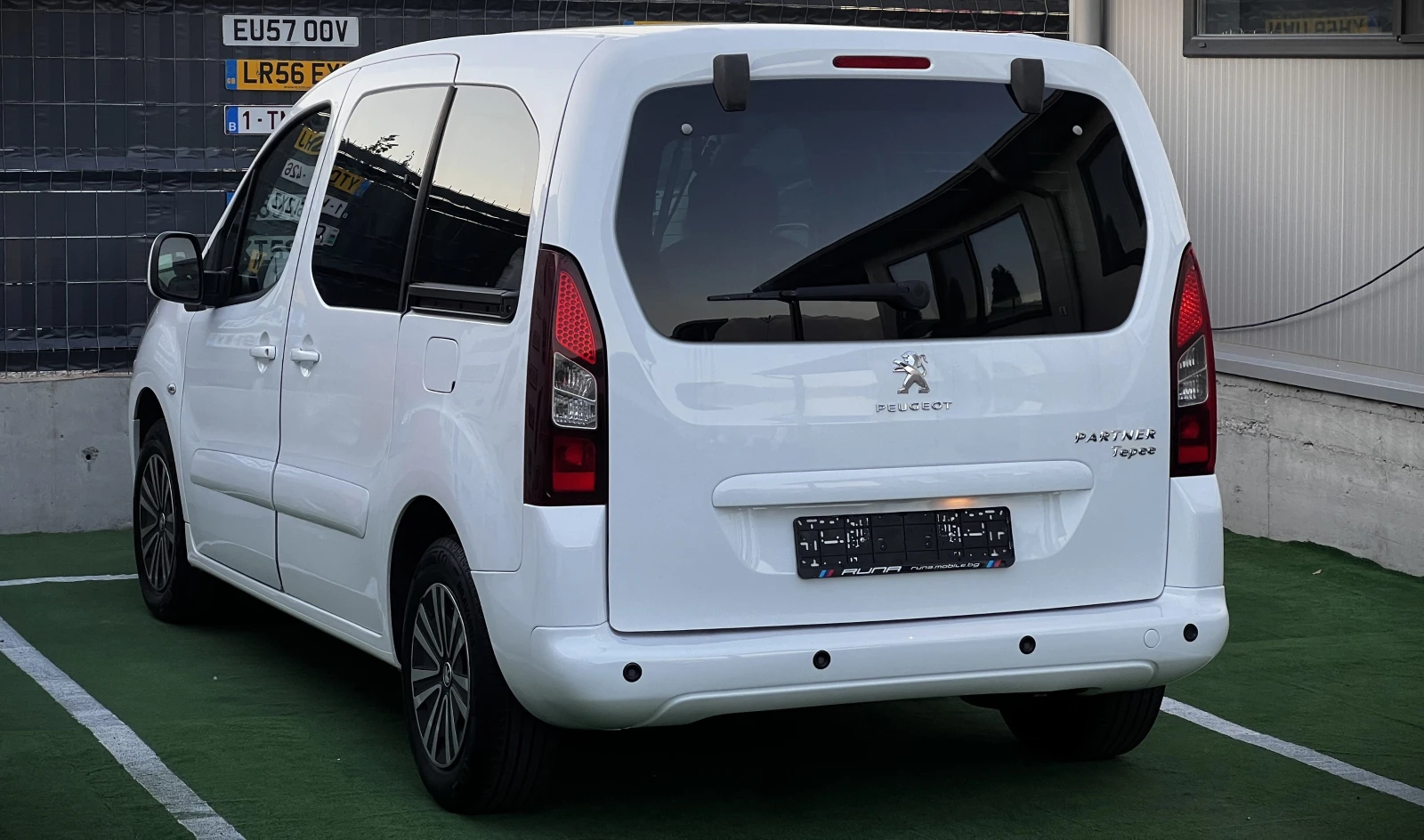 Peugeot Partner Tepee 1.6BlueHDi Автоматик - изображение 6