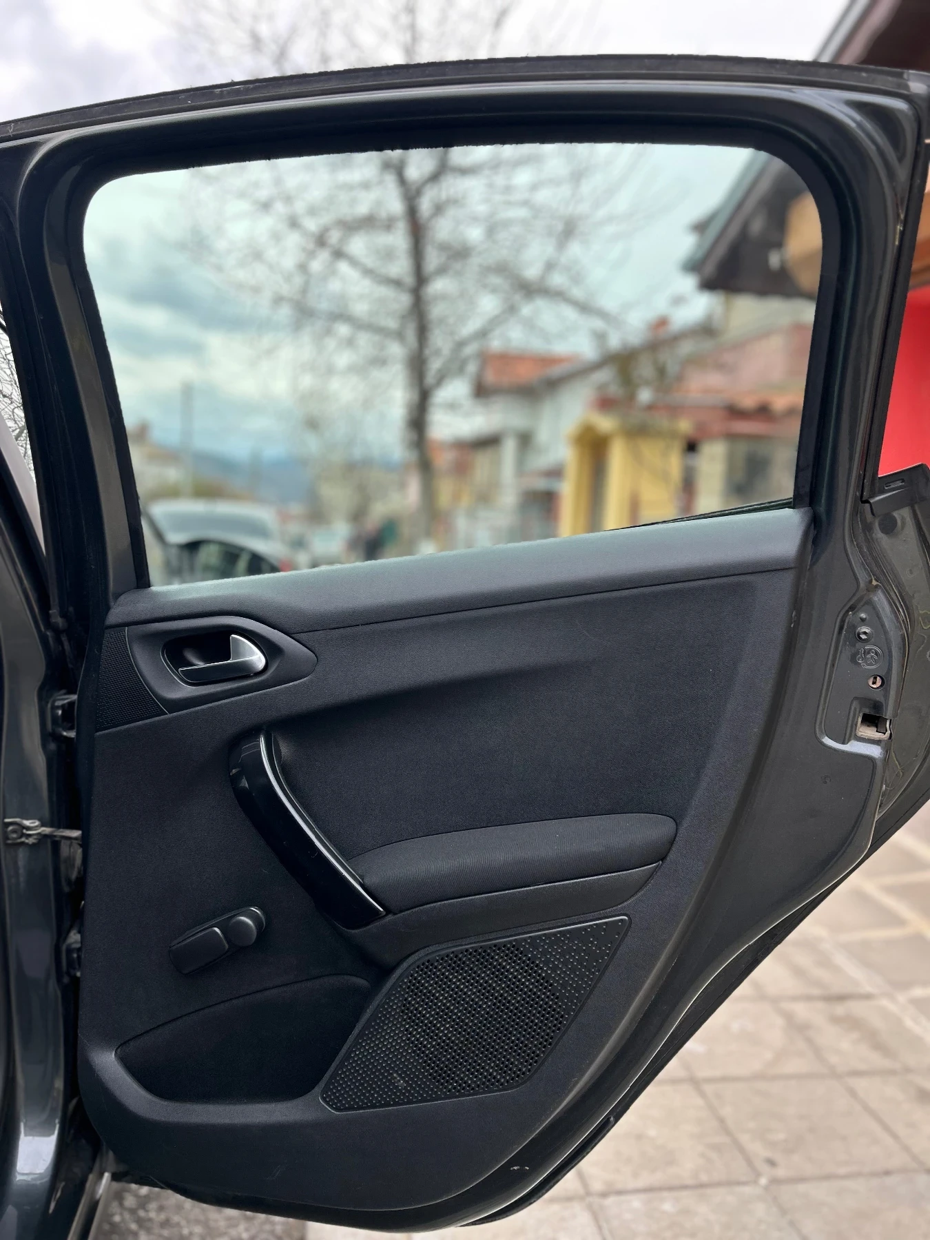 Peugeot 208 1.2i - изображение 9