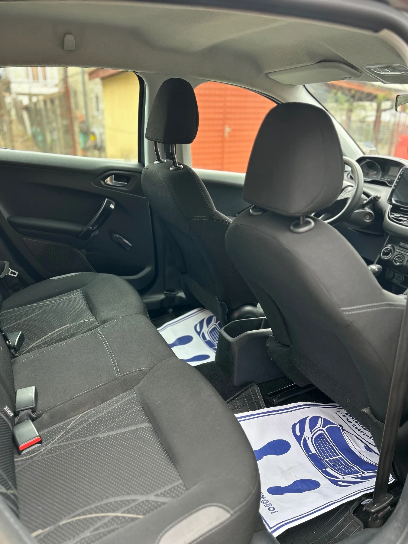 Peugeot 208 1.2i - изображение 6