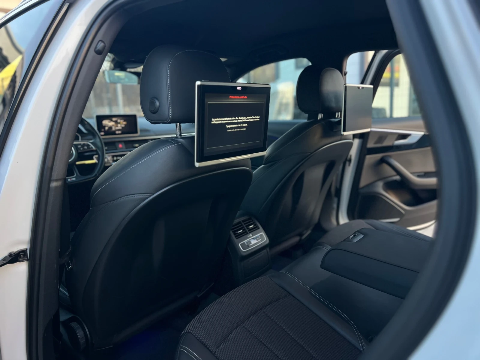 Audi A4 S-LINE / ТАБЛЕТИ НА ЗАДНИ СЕДАЛКИ / BANG&OLUFSEN - изображение 10