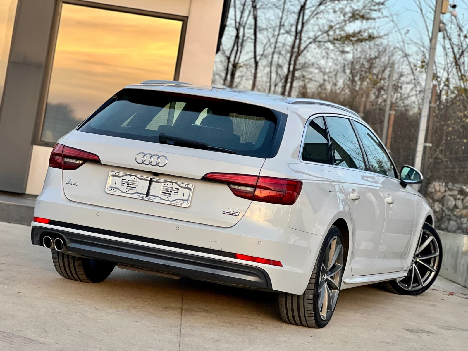 Audi A4 S-LINE / ТАБЛЕТИ НА ЗАДНИ СЕДАЛКИ / BANG&OLUFSEN - изображение 4