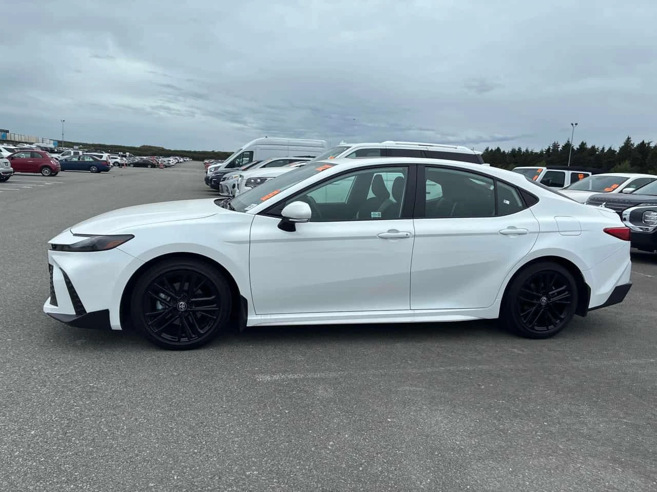 Toyota Camry * SE * CARFAX * БЕЗ ПЪРВОНАЧАЛНА ВНОСКА, снимка 2 - Автомобили и джипове - 55085019