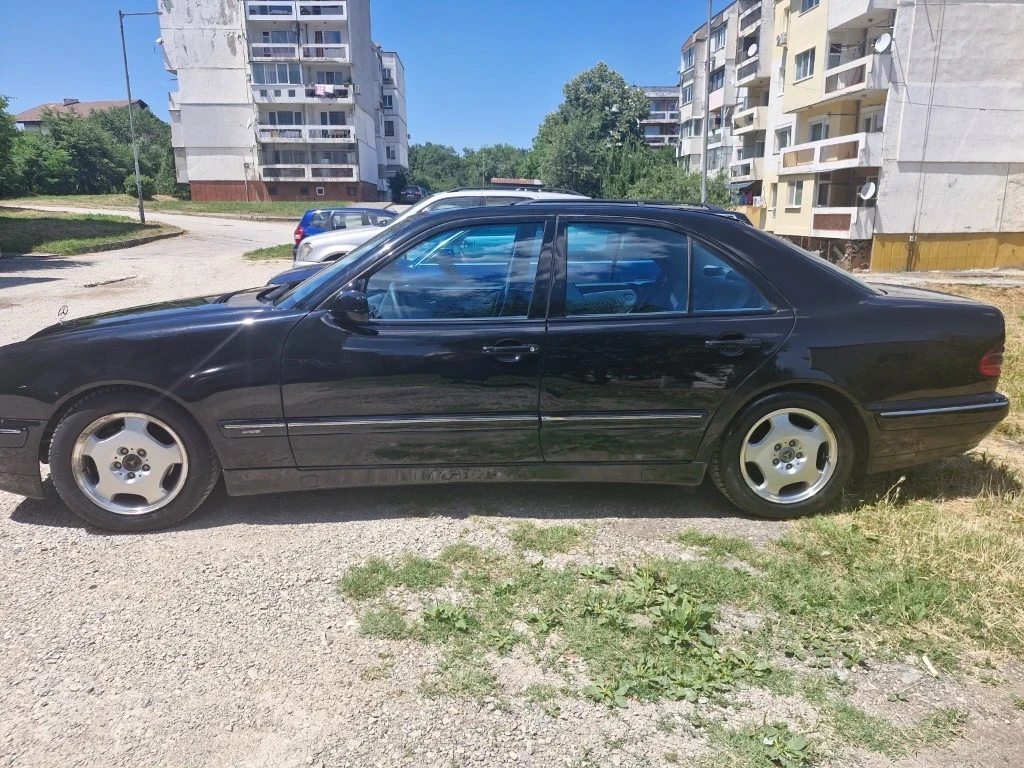 Mercedes-Benz E 320, снимка 2 - Автомобили и джипове - 55601339
