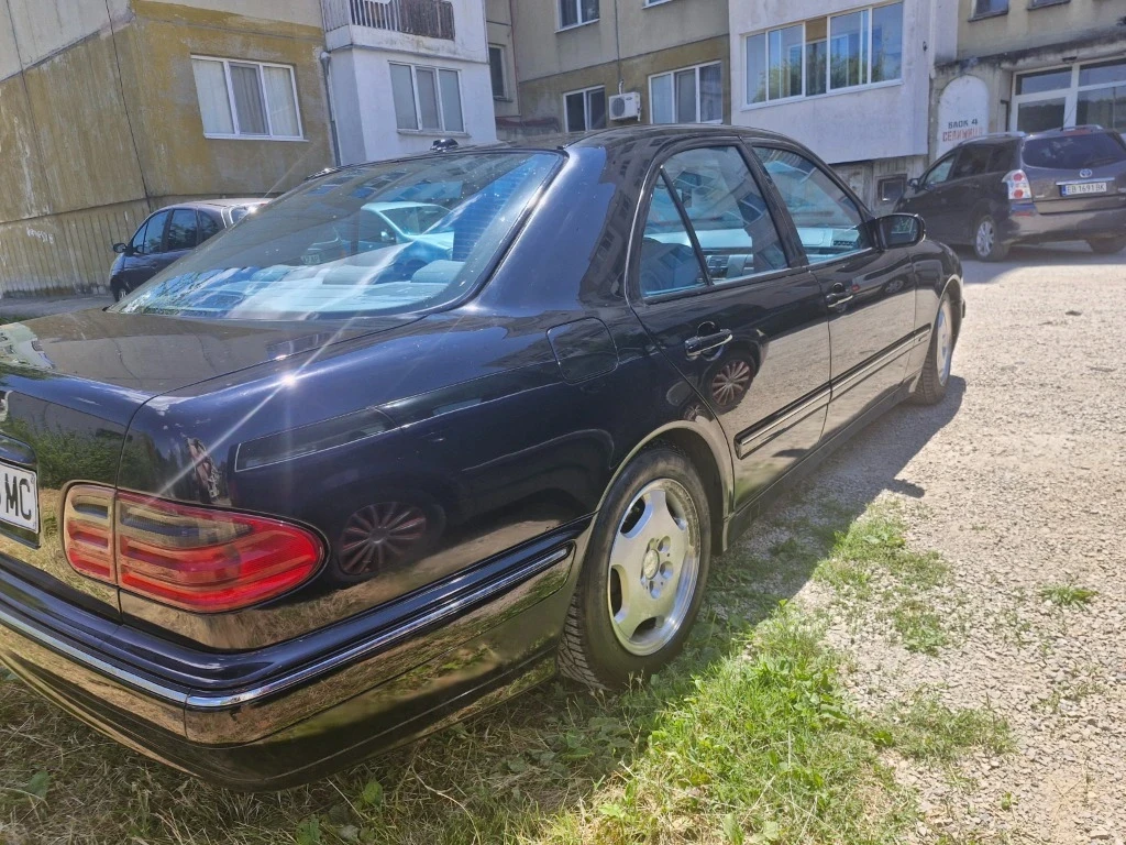 Mercedes-Benz E 320, снимка 4 - Автомобили и джипове - 55601339