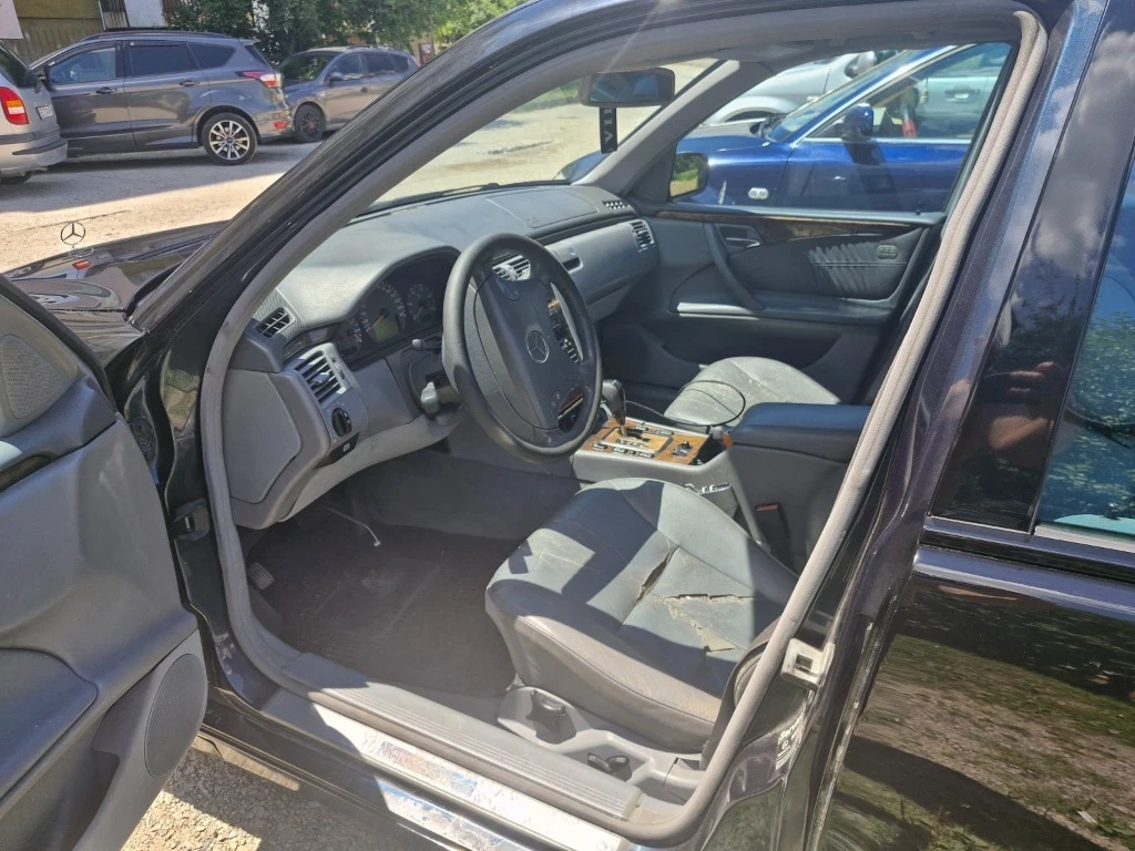 Mercedes-Benz E 320, снимка 9 - Автомобили и джипове - 55601339
