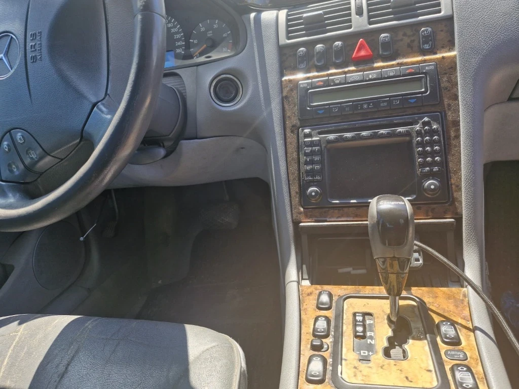 Mercedes-Benz E 320, снимка 7 - Автомобили и джипове - 55601339