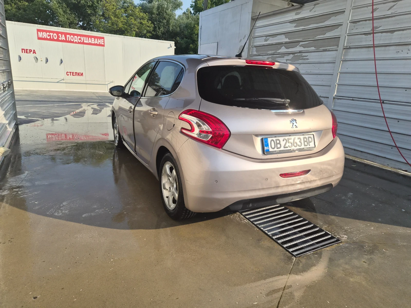 Peugeot 208, снимка 6 - Автомобили и джипове - 55715085
