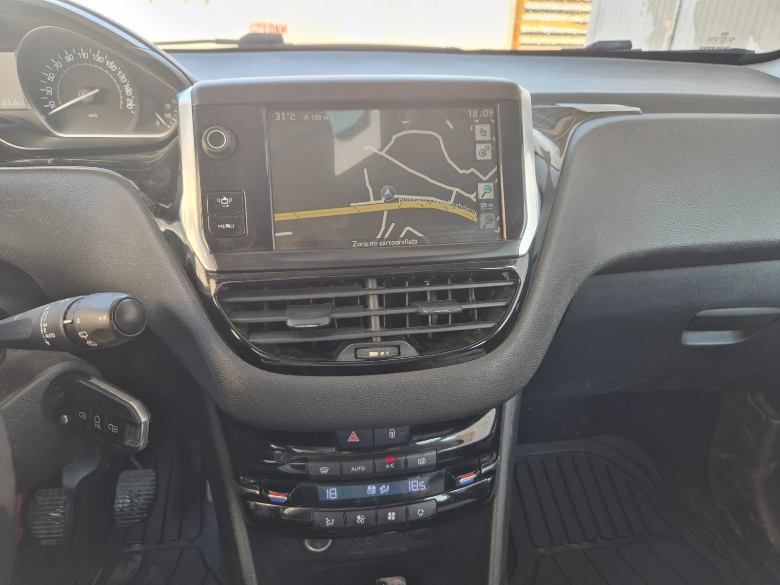 Peugeot 208, снимка 9 - Автомобили и джипове - 55715085