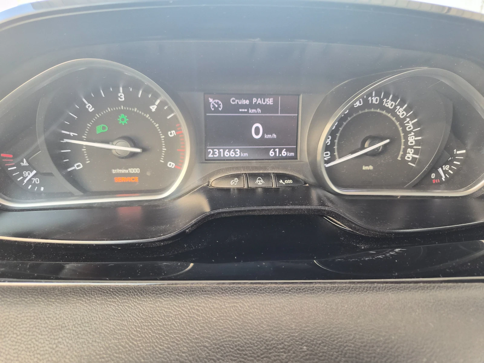 Peugeot 208, снимка 8 - Автомобили и джипове - 55715085