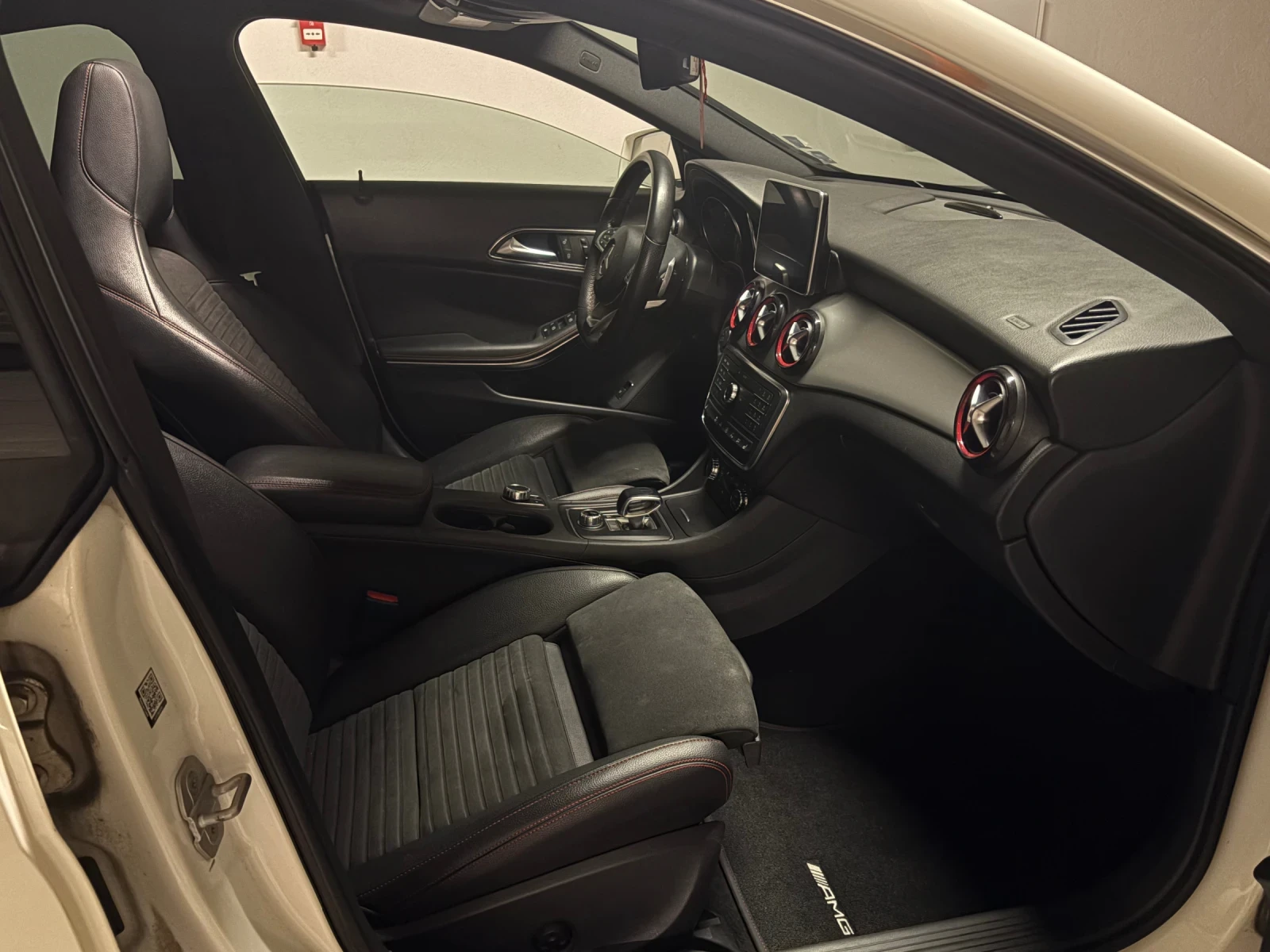 Mercedes-Benz CLA 45 AMG, снимка 12 - Автомобили и джипове - 56164310