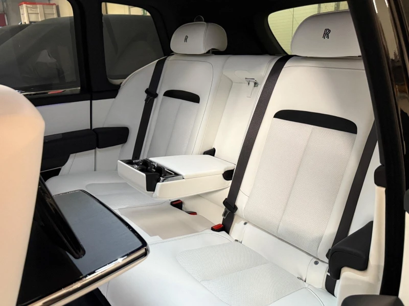 Rolls-Royce Cullinan SERIES II/FACELIFT/BESPOKE/SHOOTING STAR/HEAD UP/, снимка 14 - Автомобили и джипове - 51602209