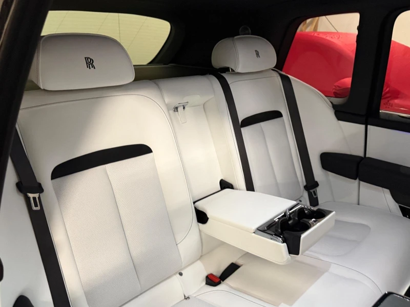 Rolls-Royce Cullinan SERIES II/FACELIFT/BESPOKE/SHOOTING STAR/HEAD UP/, снимка 13 - Автомобили и джипове - 51602209