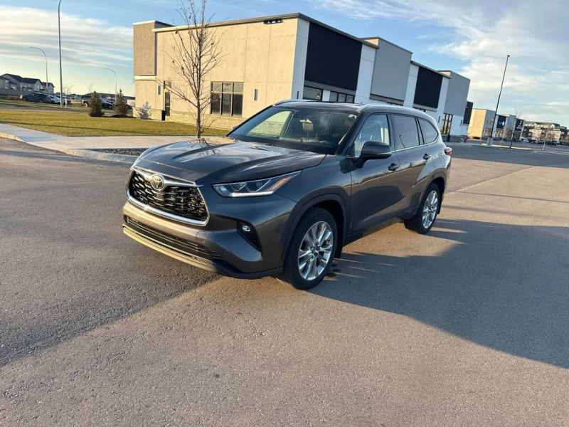 Toyota Highlander 2022 Limited * CARFAX * БЕЗ ПЪРВОНАЧАЛНА ВНОСКА, снимка 2 - Автомобили и джипове - 53013765