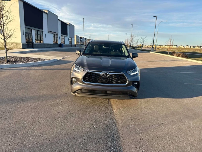 Toyota Highlander 2022 Limited * CARFAX * БЕЗ ПЪРВОНАЧАЛНА ВНОСКА, снимка 3 - Автомобили и джипове - 53013765