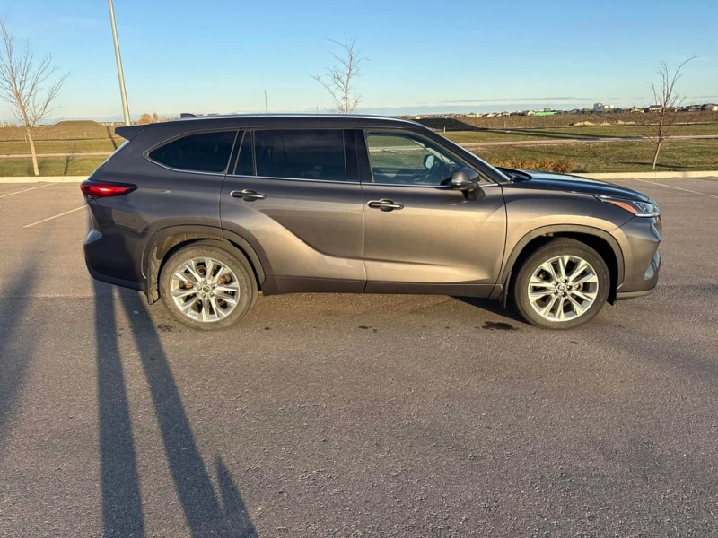 Toyota Highlander 2022 Limited * CARFAX * БЕЗ ПЪРВОНАЧАЛНА ВНОСКА, снимка 6 - Автомобили и джипове - 53013765