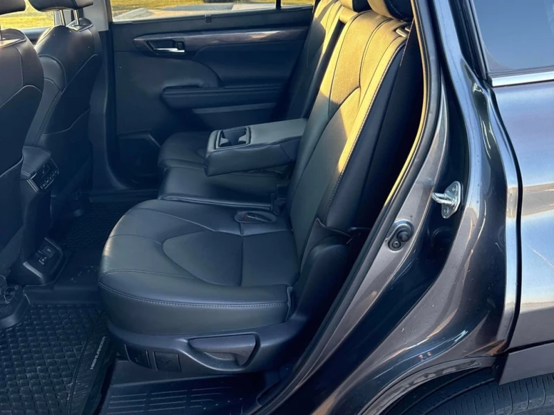 Toyota Highlander 2022 Limited * CARFAX * БЕЗ ПЪРВОНАЧАЛНА ВНОСКА, снимка 13 - Автомобили и джипове - 53013765